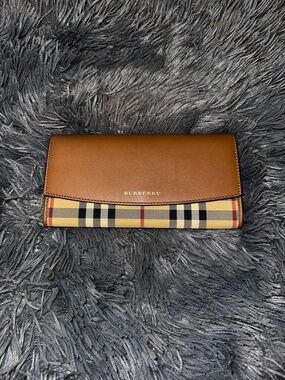 Burberry wallet